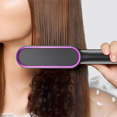 femme lisse avec mini lisseur