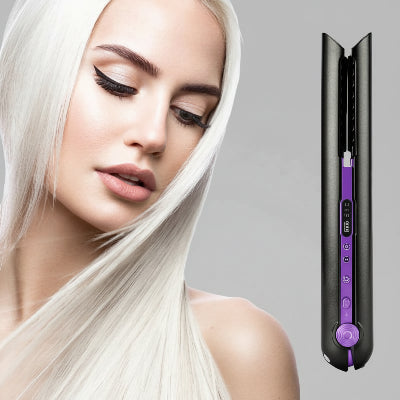 femme blonde à côté de lisseur sans fil