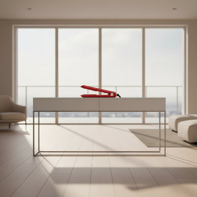 lisseur sans fil rouge sur le bureau