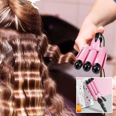 un coiffeur utilise un joli  fer à friser
